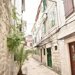 https://rooms-luka-trogir.hotels-in-trogir.com