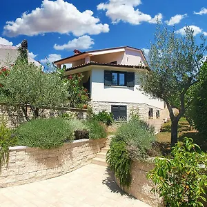 https://apartmani-val-blue.pula-hotels.org